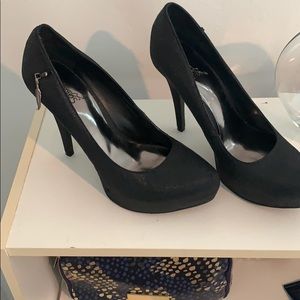 Carlos Santana Black Pumps